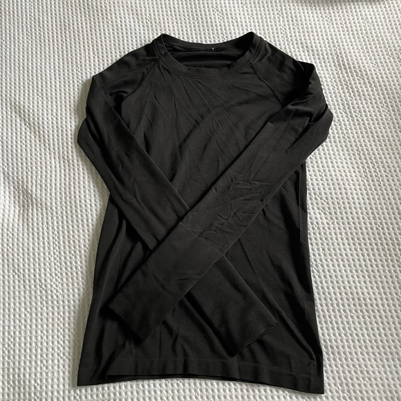 *SOLD* LULULEMON SWIFTLY TECH LONGSLEEVE - Picture 1 of 3